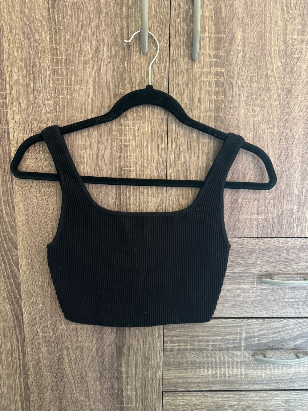 Babaton Sculpt Knit Black Ribbed Square-Neck Crop Tank